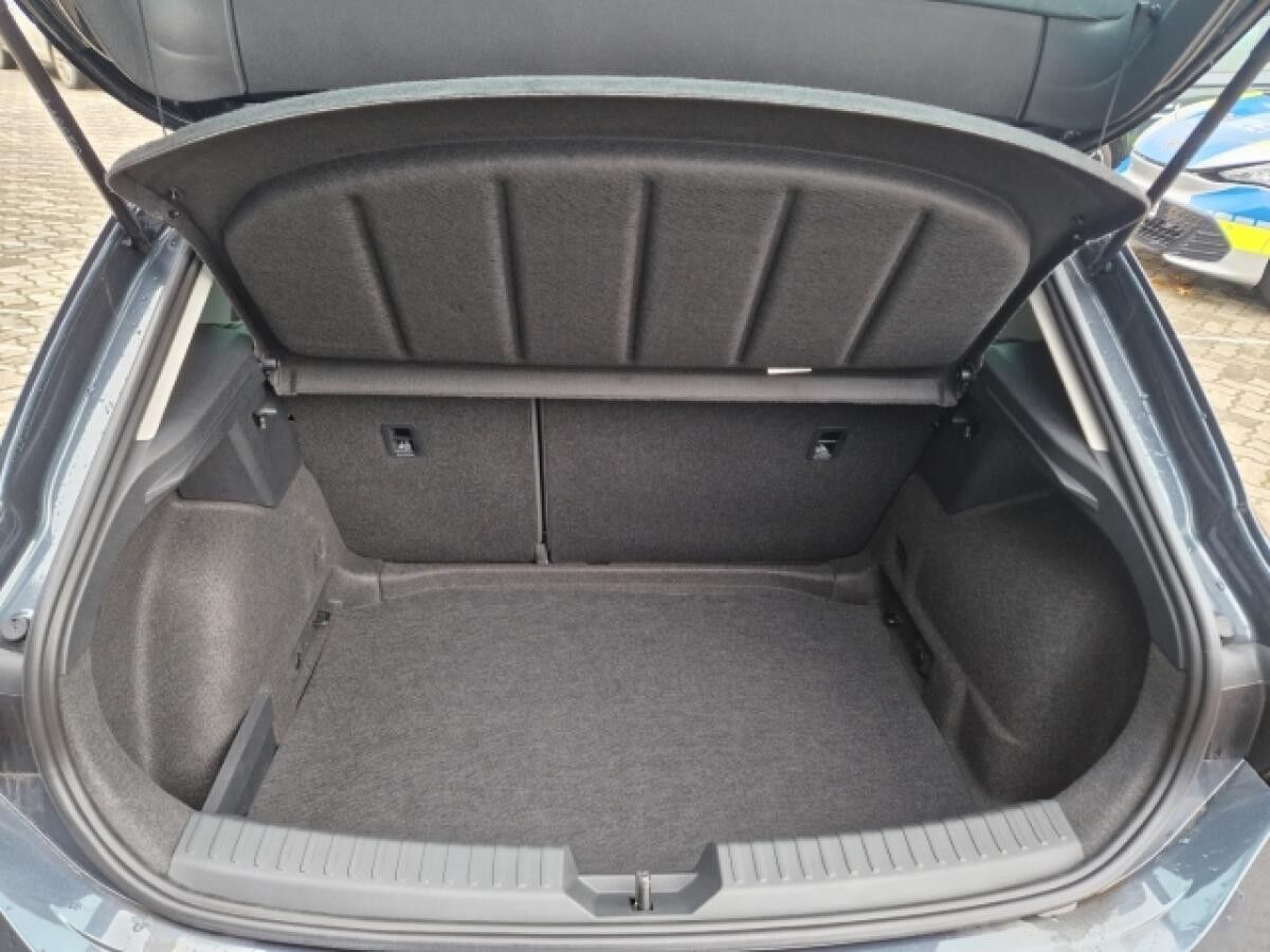 Seat Leon 1.5 eTSI DSG Style Edition Navi LED Klimaautom DAB SHZ Spurhalteass. Rückfahrkam.