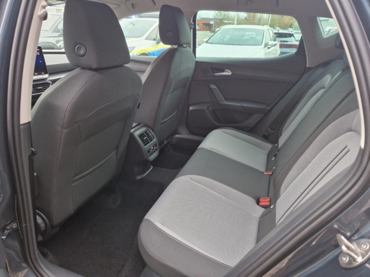 Seat Leon 1.5 eTSI DSG Style Edition Navi LED Klimaautom DAB SHZ Spurhalteass. Rückfahrkam.