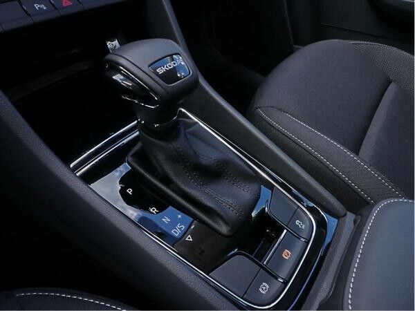 Skoda Karoq Selection 2,0l TDI *RFK SHZ AHK LED*