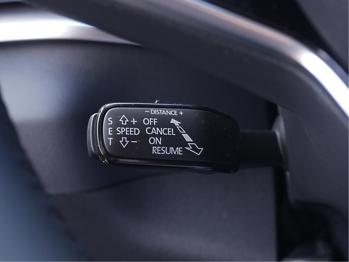 Skoda Karoq Selection 2,0l TDI *RFK SHZ AHK LED*