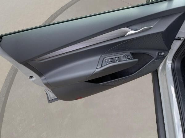 Skoda Elroq SOFORT VERFÜGBAR! Sportline AHK Kamera Navi eHeck 360 eSitz