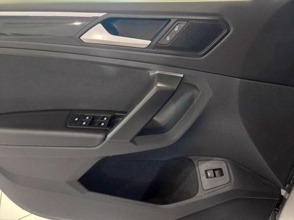 Volkswagen Tiguan 2.0 TDI Elegance DSG LM18 Navi Sitzhzg