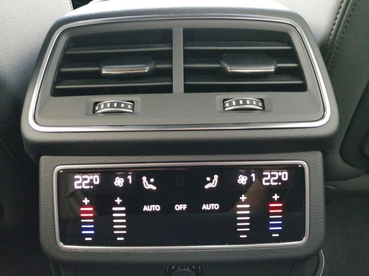 Audi A6 Limousine S-Line 50TFSIe S-tronic / Navi, LED