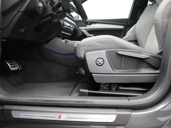 Audi Q5 S-Line 40 TDI quattro S-tronic / Matrix, AHK
