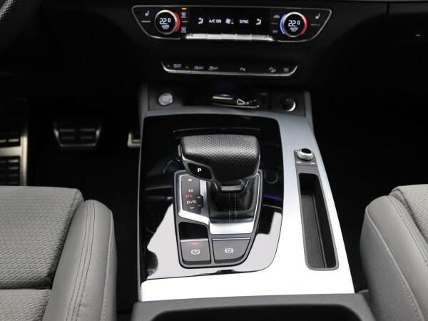 Audi Q5 S-Line 40 TDI quattro S-tronic / Matrix, AHK