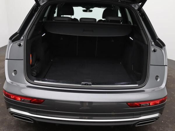 Audi Q5 S-Line 40 TDI quattro S-tronic / Matrix, AHK