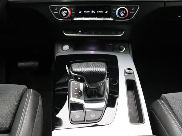 Audi Q5 S-Line 55 TFSIe quattro S-tronic / Pano, OLED