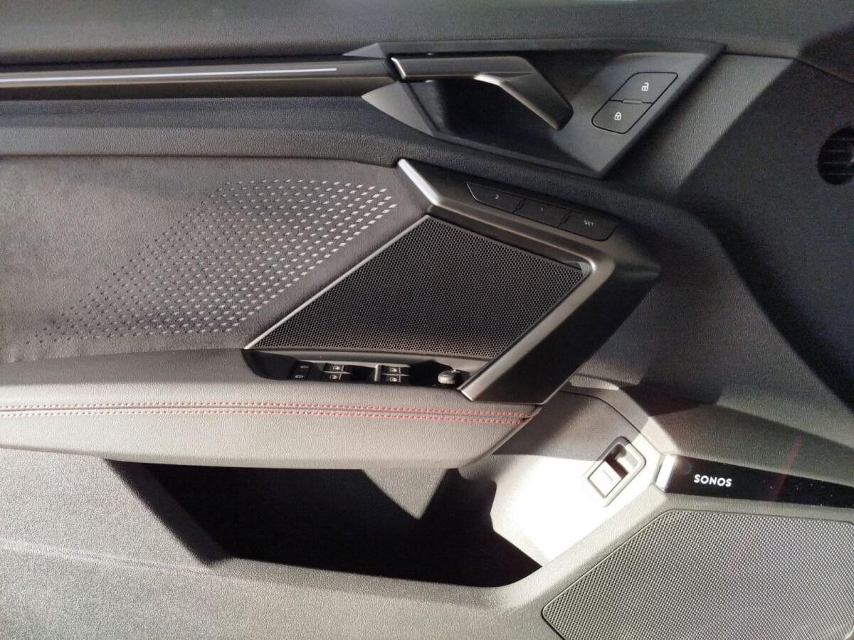Audi RS3 Limousine quattro S tronic Matrix-LED Navi Sonos RS-Sportabgasanlage