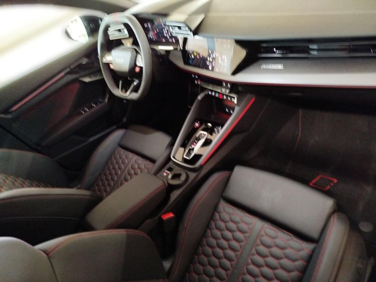 Audi RS3 Limousine quattro S tronic Matrix-LED Navi Sonos RS-Sportabgasanlage