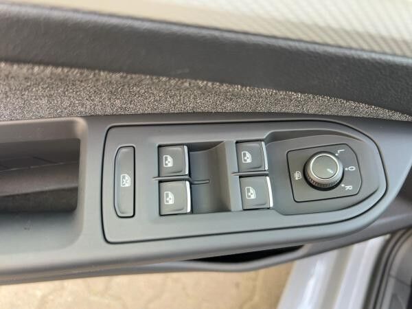 Volkswagen Golf VIII 1.5 eTSI DSG Move KAMERA/LED/NAVI/ACC