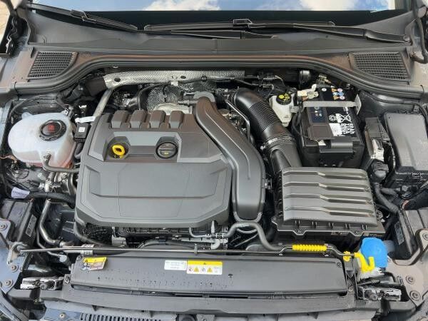 Volkswagen Golf VIII 1.5 eTSI DSG Move KAMERA/LED/NAVI/ACC