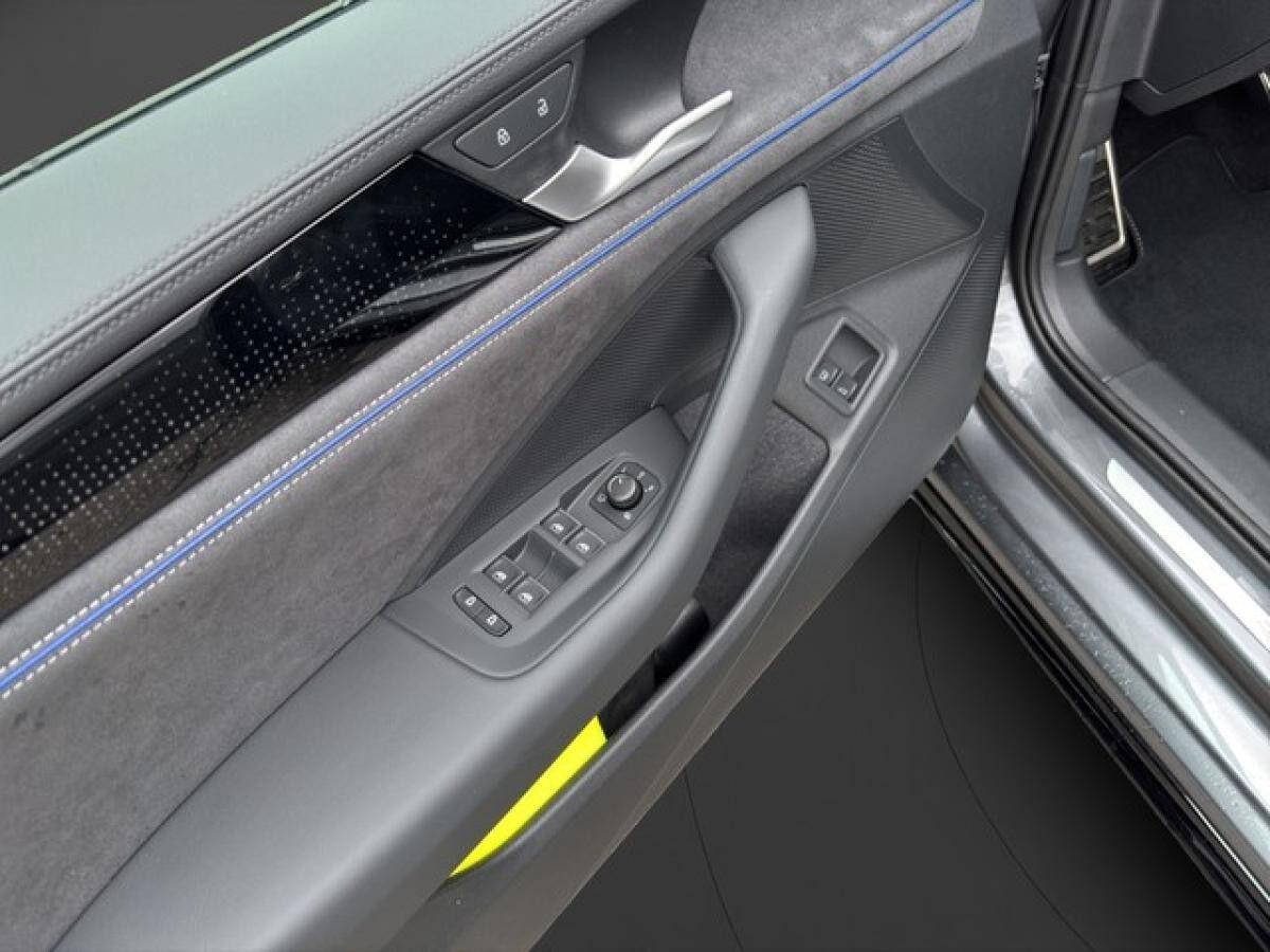 Volkswagen Passat 1.5 TSI eHybrid DSG R-Line BlackStyle | PANO | LEDER VARENNA | HARMAN KARDON