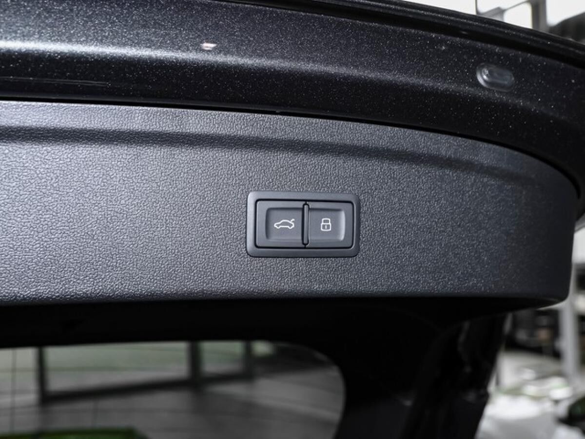 Audi A3 Sportback plug-in Hybrid S line ACC LED AHK Business Kamera Navi