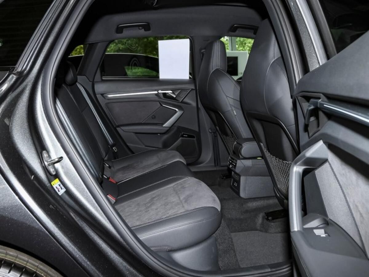 Audi A3 Sportback plug-in Hybrid S line ACC LED AHK Business Kamera Navi