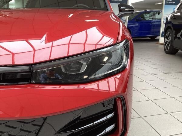Volkswagen Passat R-Line *SOFORT VERFÜGBAR!* 2,0 l TDI SCR 4MOTION 142 kW (193 PS) 7-Gang-Doppelkupplungsgetriebe DSG