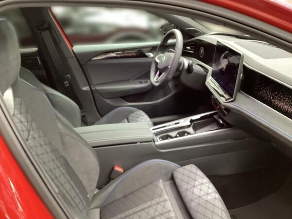 Volkswagen Passat R-Line *SOFORT VERFÜGBAR!* 2,0 l TDI SCR 4MOTION 142 kW (193 PS) 7-Gang-Doppelkupplungsgetriebe DSG