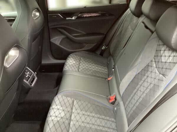 Volkswagen Passat R-Line *SOFORT VERFÜGBAR!* 2,0 l TDI SCR 4MOTION 142 kW (193 PS) 7-Gang-Doppelkupplungsgetriebe DSG