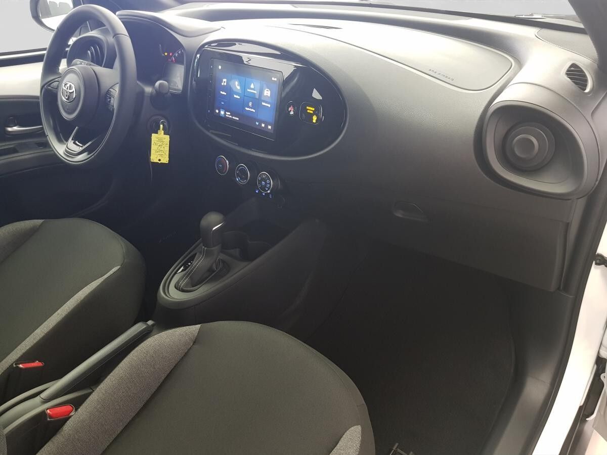 Toyota Aygo X Business Edition 72PS Automatik Sitzheizung / Rückfahrkamera SOFORT VERFÜGBAR