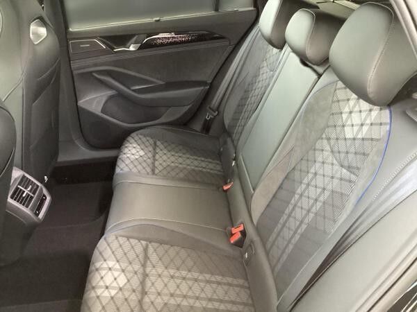 Volkswagen Passat R-Line *SOFORT VERFÜGBAR!* 2,0 l TDI SCR 110 kW (150 PS) 7-Gang-Doppelkupplungsgetriebe DSG