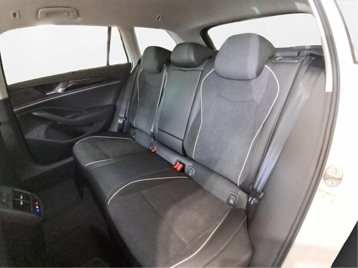 Volkswagen Passat Business 2,0 TDI DSG Volkswagen Passat Business 2,0 TDI DSG