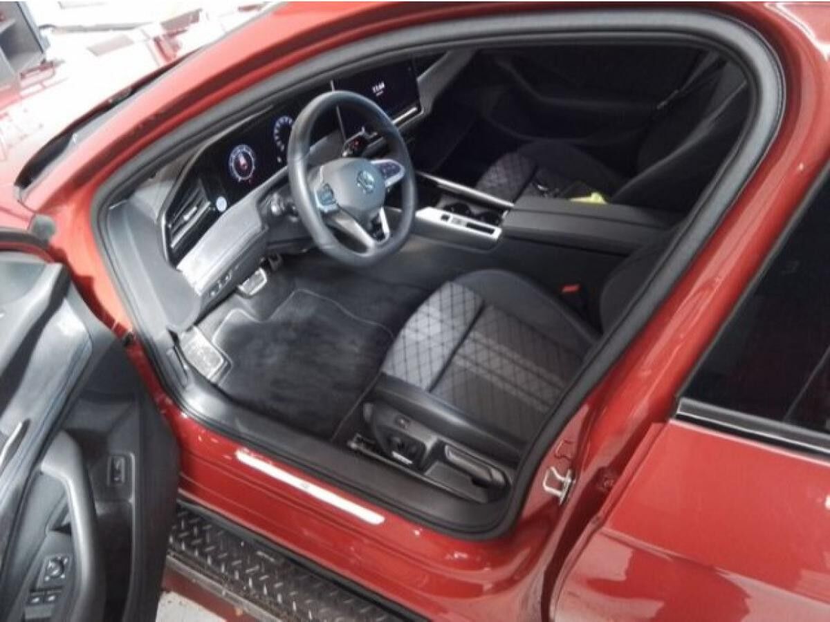 Volkswagen Passat Variant R-Line 2.0 TSI DSG 4M AHK STANDHZ Volkswagen Passat Variant R-Line 2.0 TSI DSG 4M AHK STANDHZ