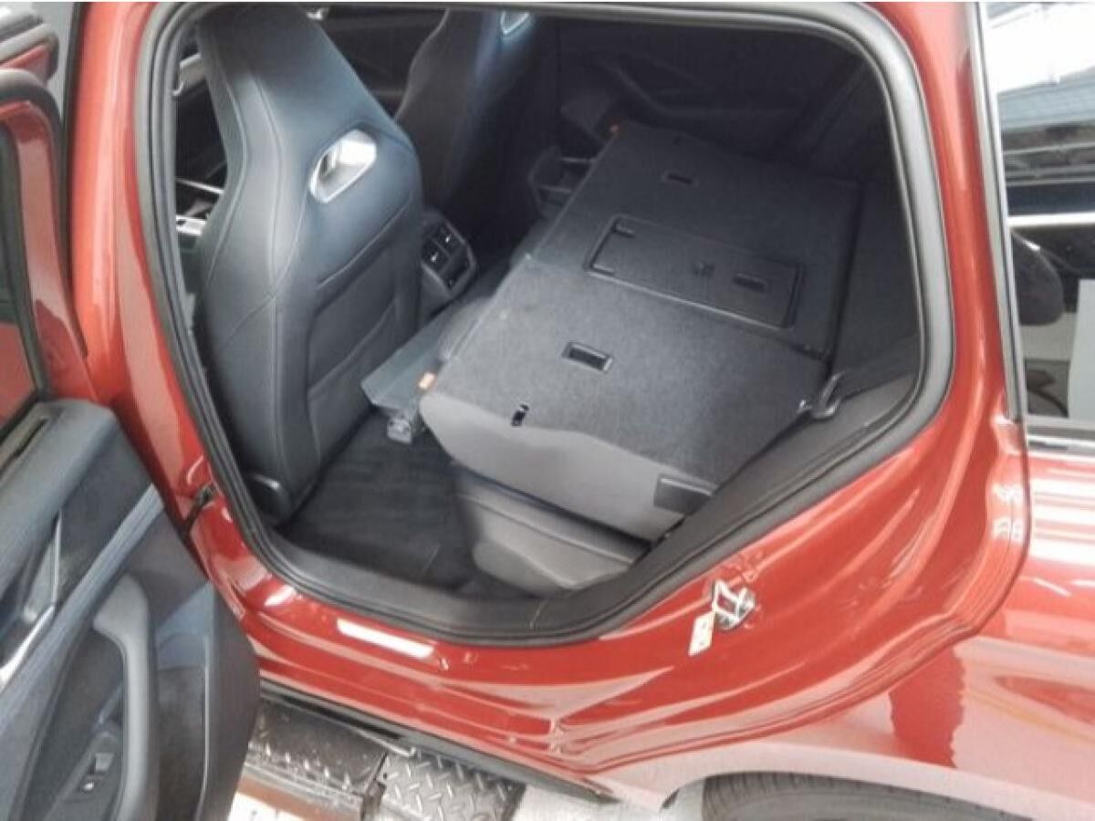 Volkswagen Passat Variant R-Line 2.0 TSI DSG 4M AHK STANDHZ Volkswagen Passat Variant R-Line 2.0 TSI DSG 4M AHK STANDHZ