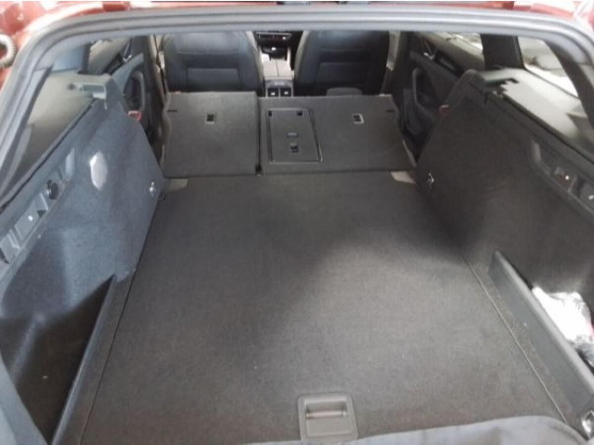 Volkswagen Passat Variant R-Line 2.0 TSI DSG 4M AHK STANDHZ Volkswagen Passat Variant R-Line 2.0 TSI DSG 4M AHK STANDHZ