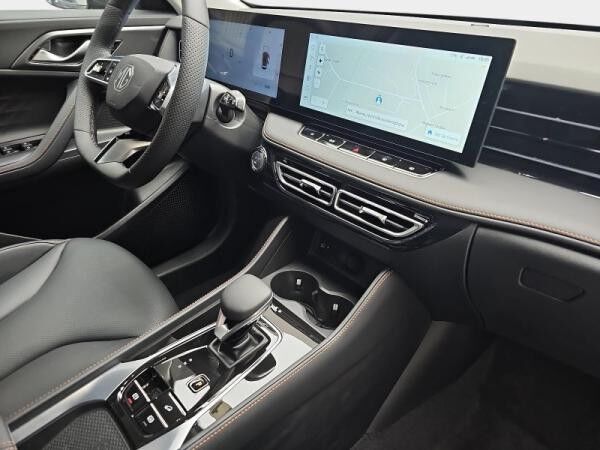 MG HS 1.5 HYBRID+ MY25 LUXURY LEDER 360-GRAD-KAMERA 19-ZOLL-LM