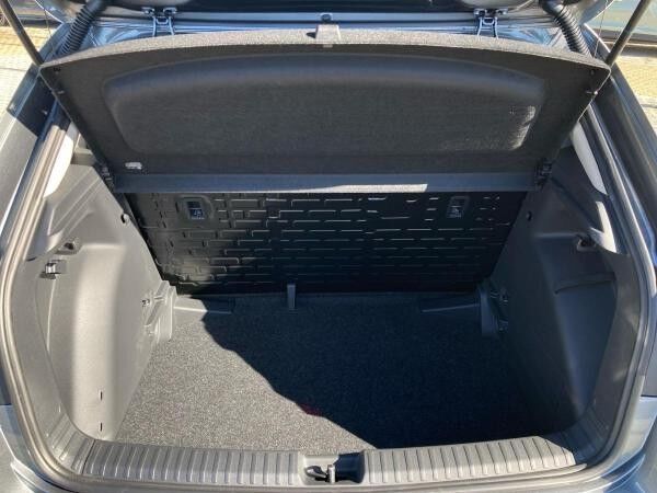 Skoda Fabia Essence 1.0TSI LED.SHZ.PDC.BergA.Swing.BT.2xUSB.DAB