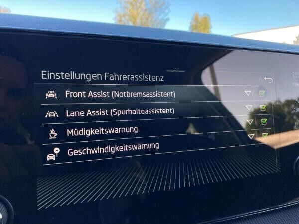 Skoda Fabia Essence 1.0TSI LED.SHZ.PDC.BergA.Swing.BT.2xUSB.DAB