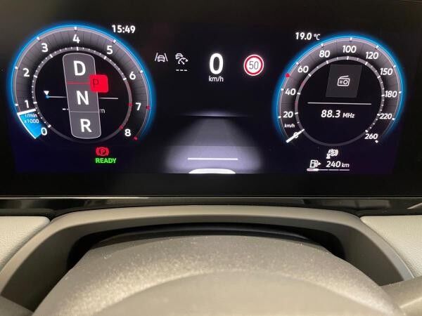 Volkswagen Passat Variant 1.5 eTSI 110 kW Business DSG - LED SHZ AHK Area View Navi IQ Drive DAB+ App-Connect LM