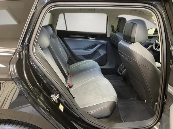 Volkswagen Passat Variant 1.5 eTSI 110 kW Business DSG - LED SHZ AHK Area View Navi IQ Drive DAB+ App-Connect LM