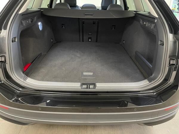 Volkswagen Passat Variant 1.5 eTSI 110 kW Business DSG - LED SHZ AHK Area View Navi IQ Drive DAB+ App-Connect LM