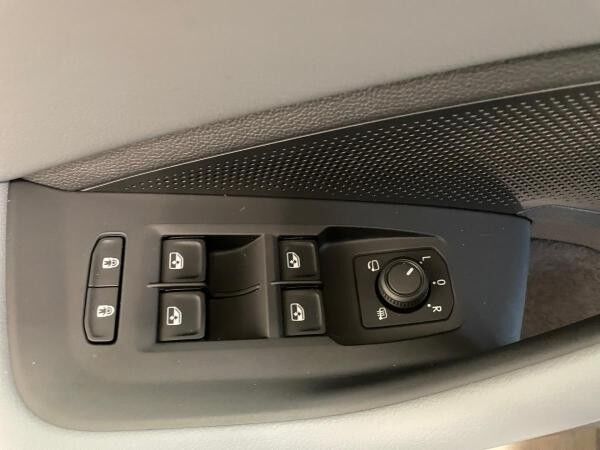 Volkswagen Passat Variant 1.5 eTSI 110 kW Business DSG - LED SHZ AHK Area View Navi IQ Drive DAB+ App-Connect LM