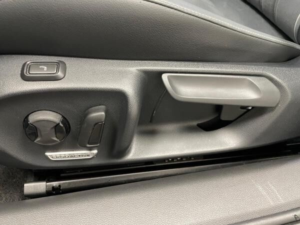 Volkswagen Passat Variant 1.5 eTSI 110 kW Business DSG - LED SHZ AHK Area View Navi IQ Drive DAB+ App-Connect LM