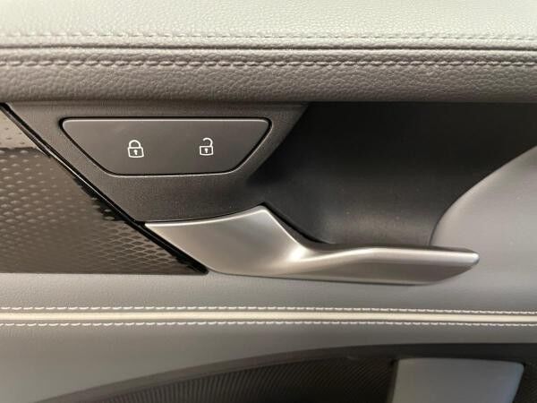 Volkswagen Passat Variant 1.5 eTSI 110 kW Business DSG - LED SHZ AHK Area View Navi IQ Drive DAB+ App-Connect LM
