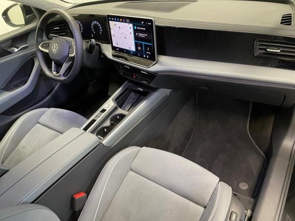 Volkswagen Passat Variant 1.5 eTSI 110 kW Business DSG - LED SHZ AHK Area View Navi IQ Drive DAB+ App-Connect LM