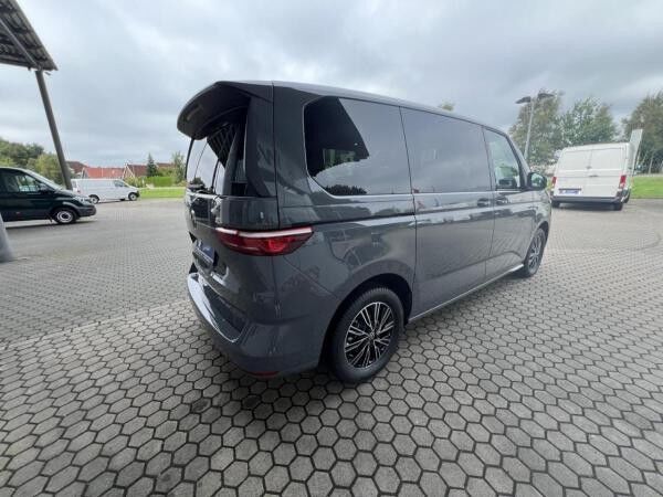 Volkswagen Multivan Motor: 2,0 l TDI SCR Getriebe: 7-Gang-Doppelkupplungsgetriebe Radstand: 3124 mm KÜ kurzer Überhang