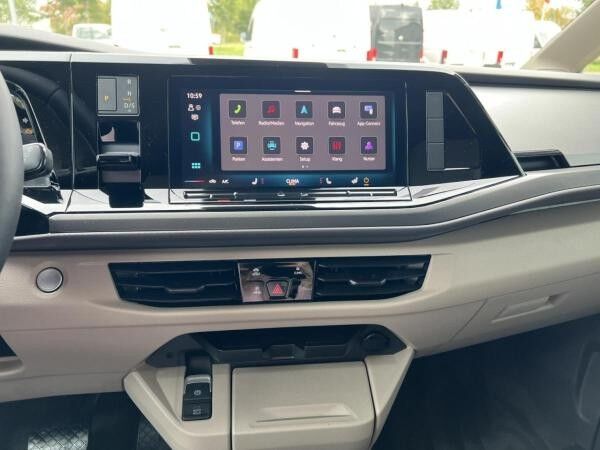 Volkswagen Multivan Motor: 2,0 l TDI SCR Getriebe: 7-Gang-Doppelkupplungsgetriebe Radstand: 3124 mm KÜ kurzer Überhang