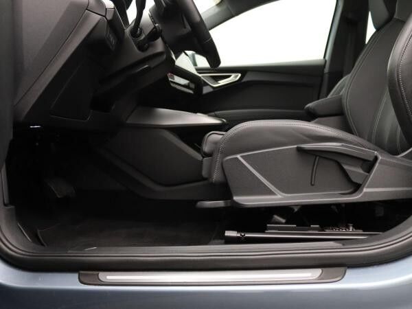 Audi Q4 e-tron 40 advanced / AR-HuD, Matrix, MMI-Navi
