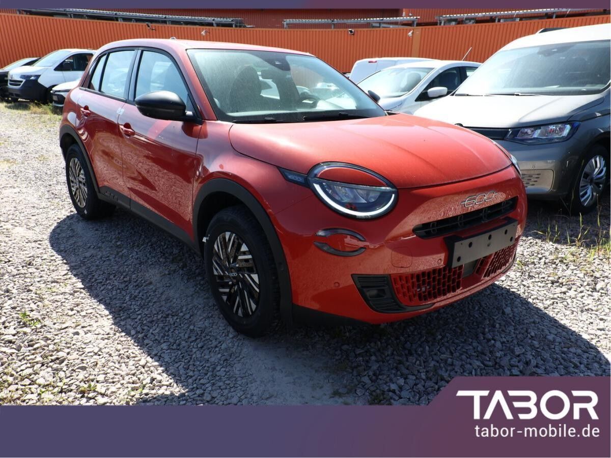 Fiat 600 MHEV 110 DCT PDC360° Keyl SHZ Kam Klimaaut Fiat 600 MHEV 110 DCT PDC360° Keyl SHZ Kam Klimaaut
