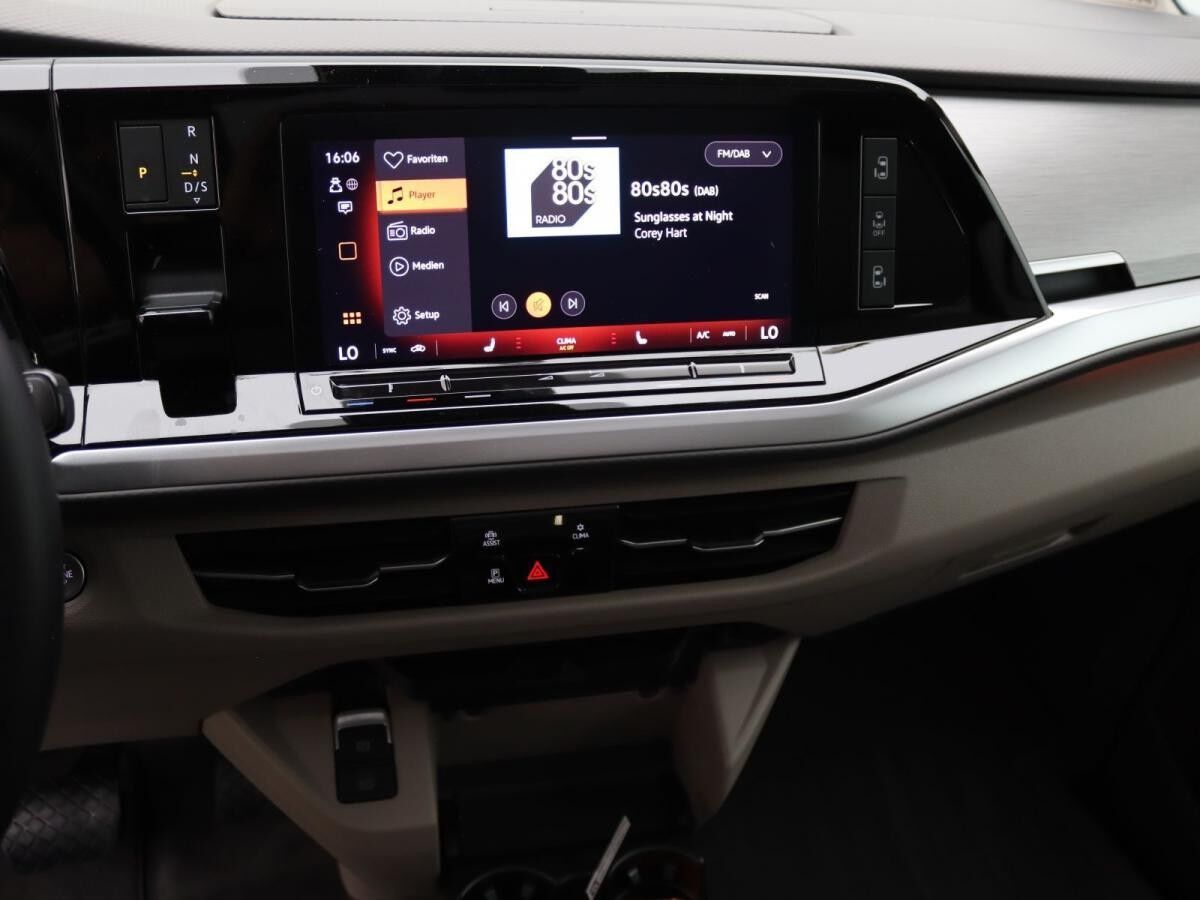 Volkswagen Multivan Langversion Life DSG/ Pano, Matrix, AHK