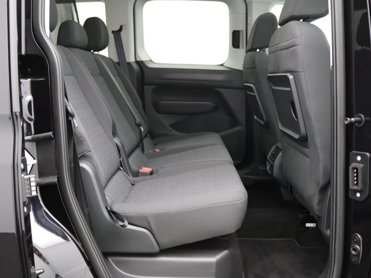 Volkswagen Caddy Kombi Dark Label 1.5 TSI DSG / Pano, LED