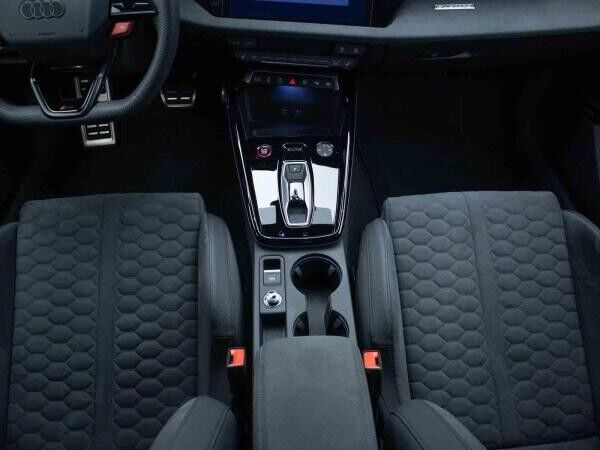 Audi RS3 Limousine 2.5 TFSI*RS*CARBON*SONOS*ASG*HUD*