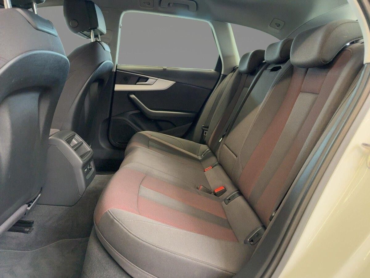 Audi A4 Avant Advanced 30 TDI LED Kamera Navi DAB