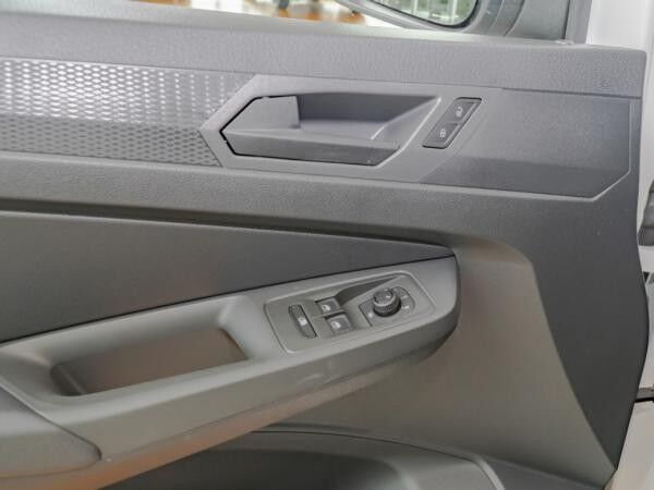 Volkswagen Caddy Cargo **mit Regalsystem**