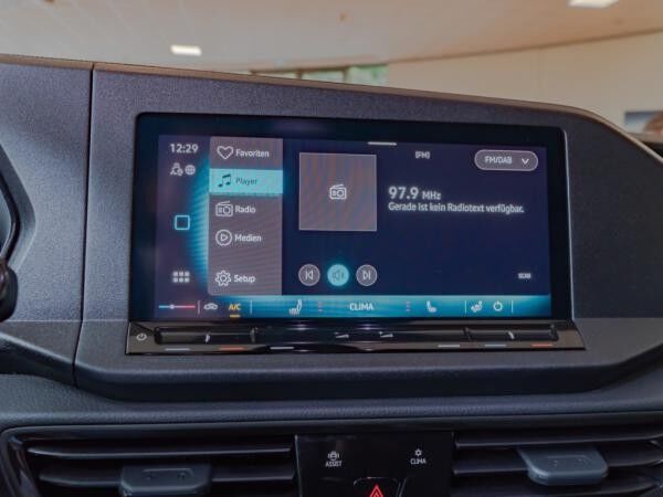 Volkswagen Caddy Cargo **mit Regalsystem**