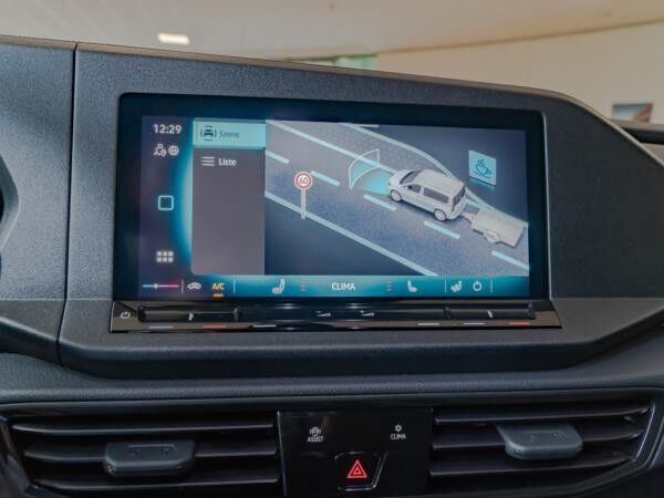 Volkswagen Caddy Cargo **mit Regalsystem**