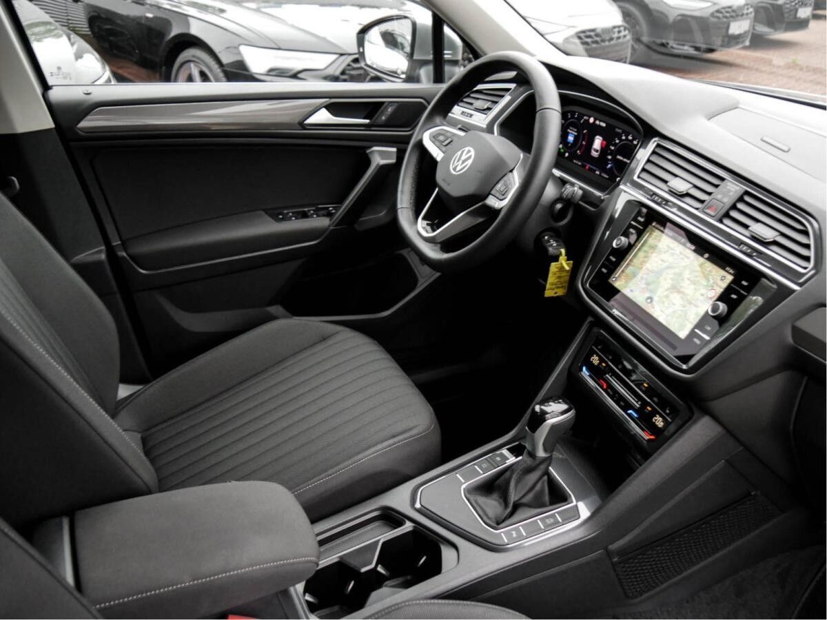 Volkswagen Tiguan Allspace 1.5 TSI Life DSG 7-Sitzer AHK LED NAVI E-Heckklappe