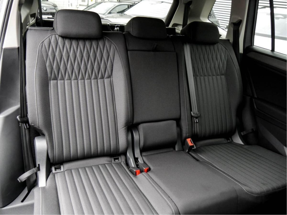 Volkswagen Tiguan Allspace 1.5 TSI Life DSG 7-Sitzer AHK LED NAVI E-Heckklappe